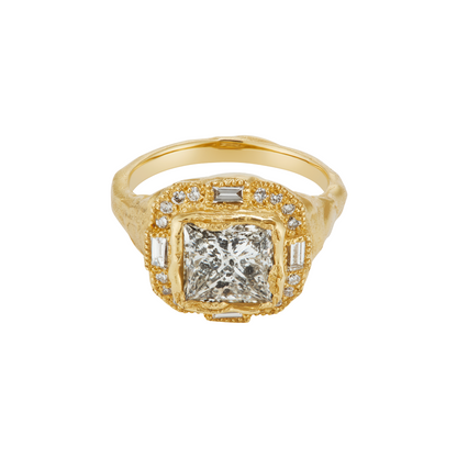 Ellis Mhairi Cameron - Gold ring with a large diamond and smaller diamonds on a white background