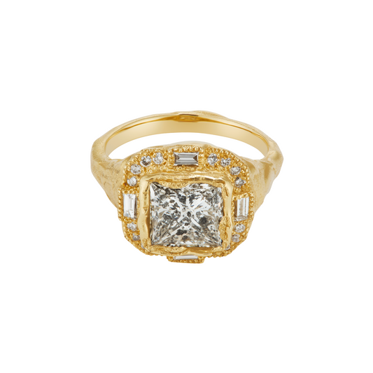 Ellis Mhairi Cameron - Gold ring with a large diamond and smaller diamonds on a white background