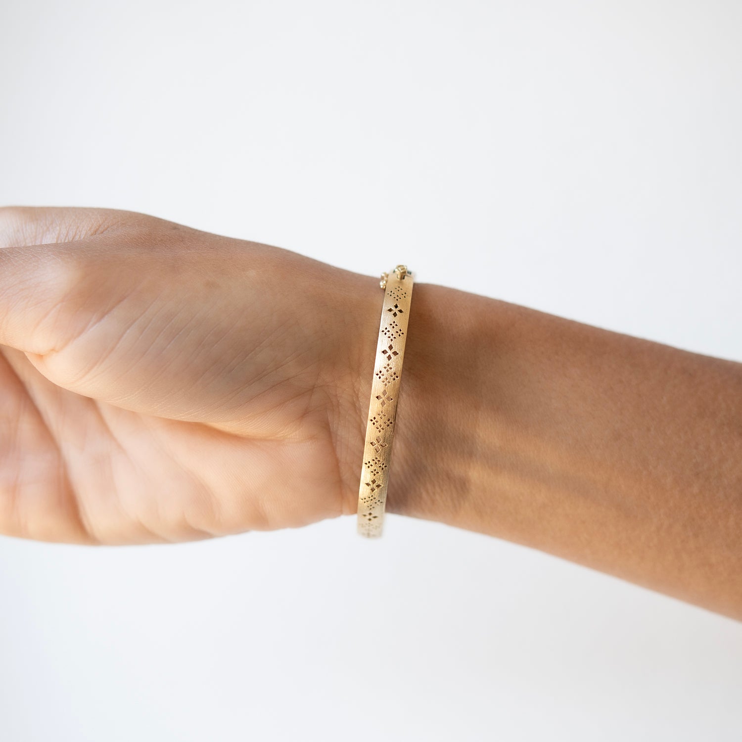 Diamond & Clover Bangle