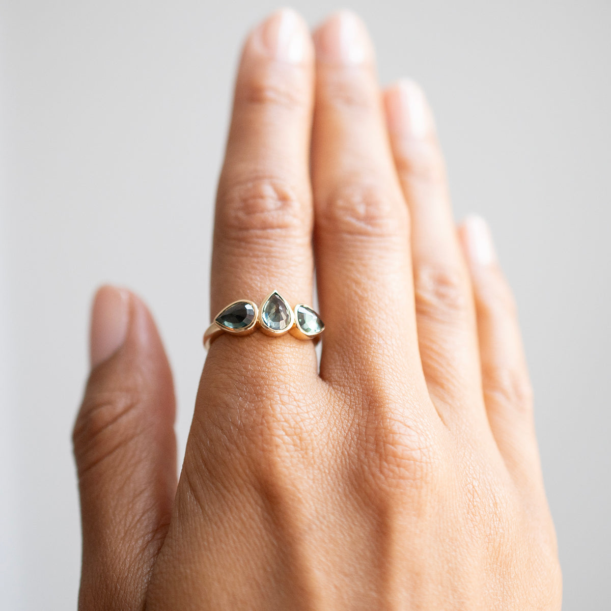 Bicolor Green Sapphire Bloom Ring