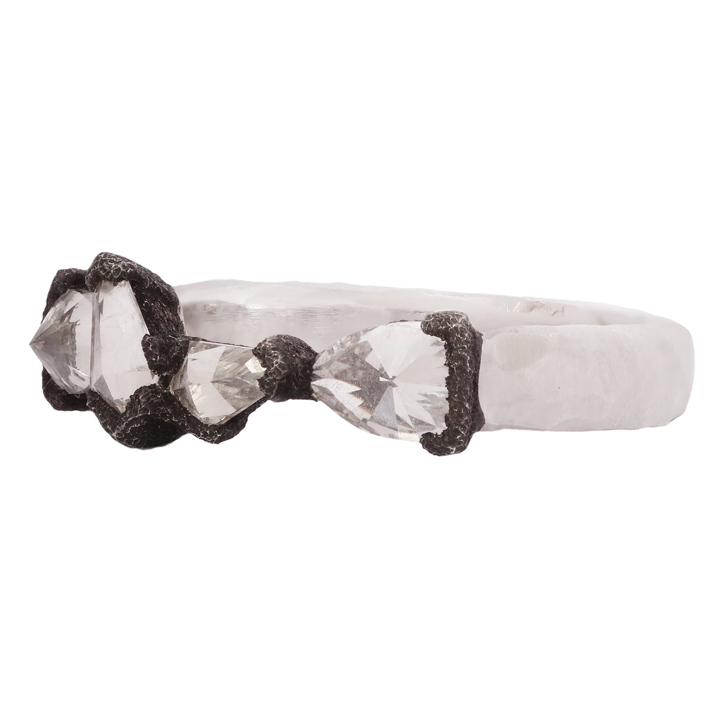 Inverted Diamond Horizon Band