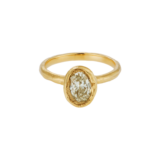 Ellis Mhairi Cameron - Gold ring with a diamond on a white background