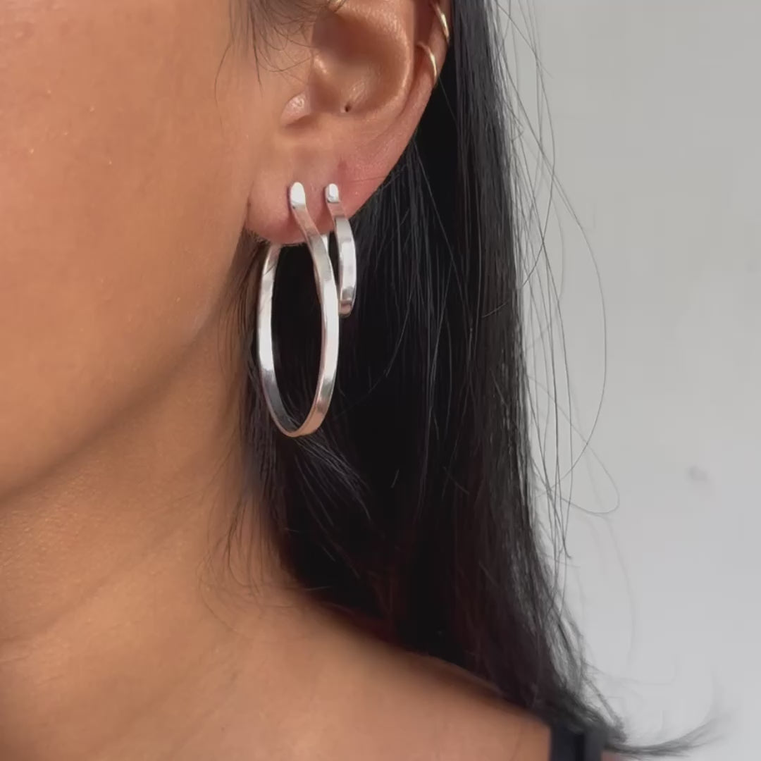 Small Plain Silver Hoops – ESQUELETO
