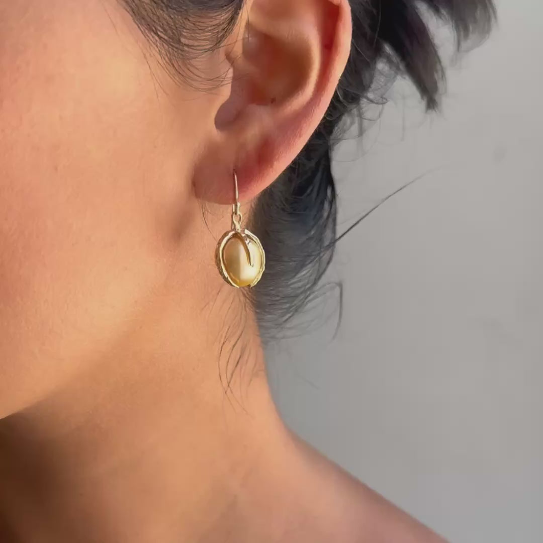 Golden Pearl Gold Stingray Drop Earrings