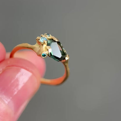 Amporphous Sapphire Cluster Ring