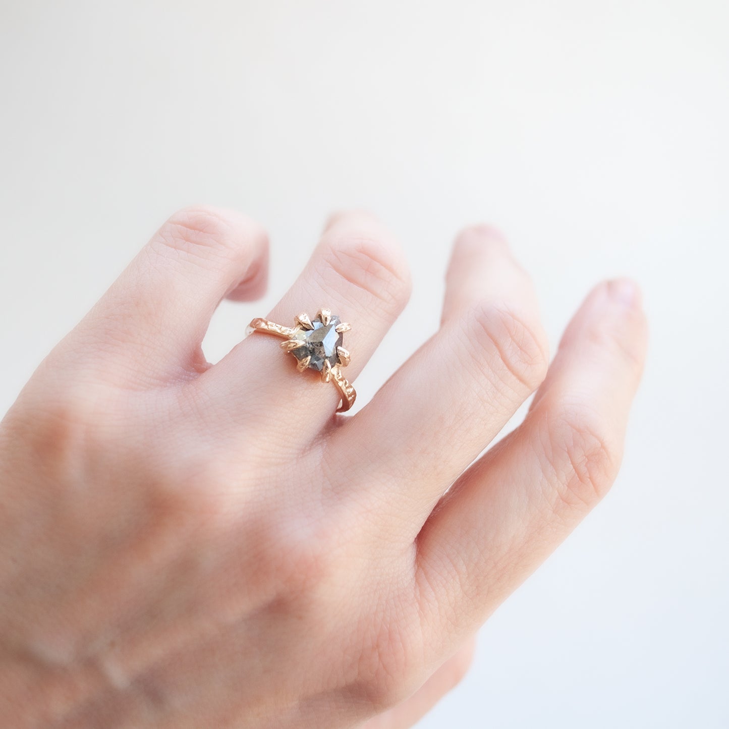 Smoky Pear Stingray Claw Solitaire